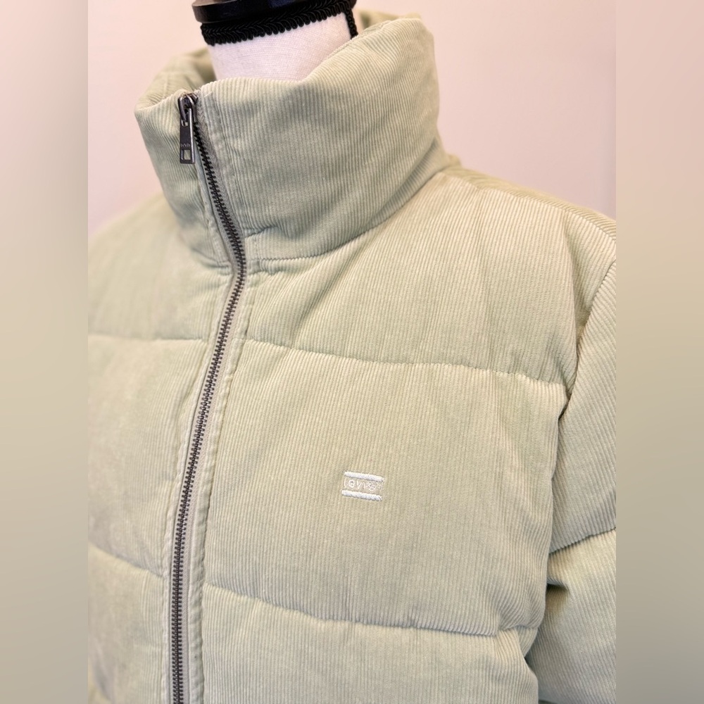 🌾‎ Levi's Zoe Corduroy Puffer Jacket in Light Green - Picture 4 of 10